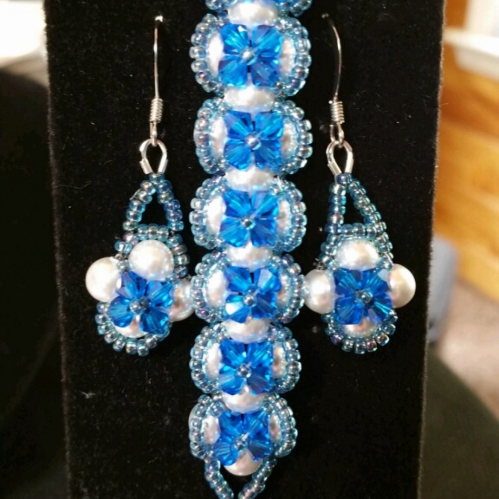 Bracelet and earrings